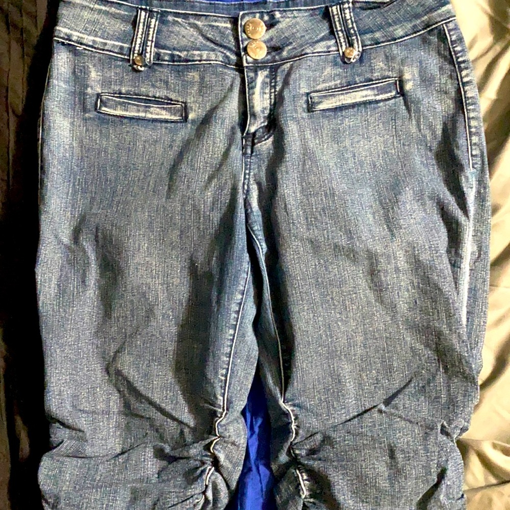 Scrunch Bottom Capri Jeans